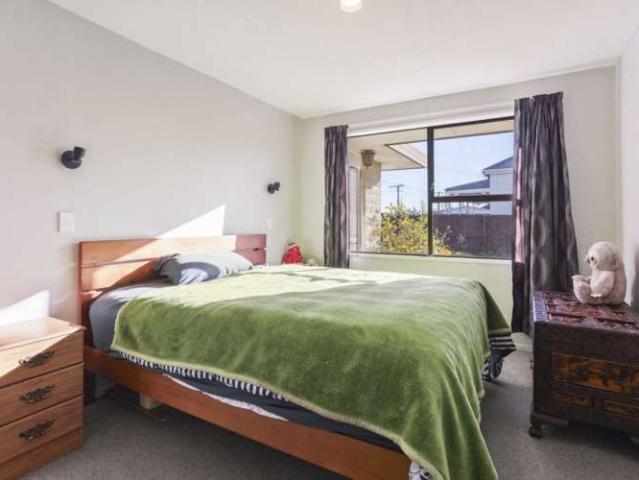 Property for sale in Chaslands, Canterbury