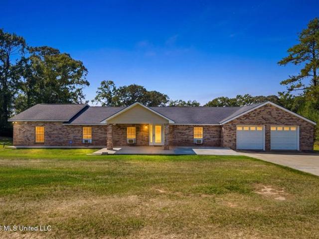 House for sale in Wiggins, Stone County