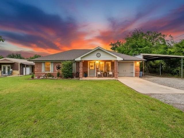 House for sale in Wills Point, Texas