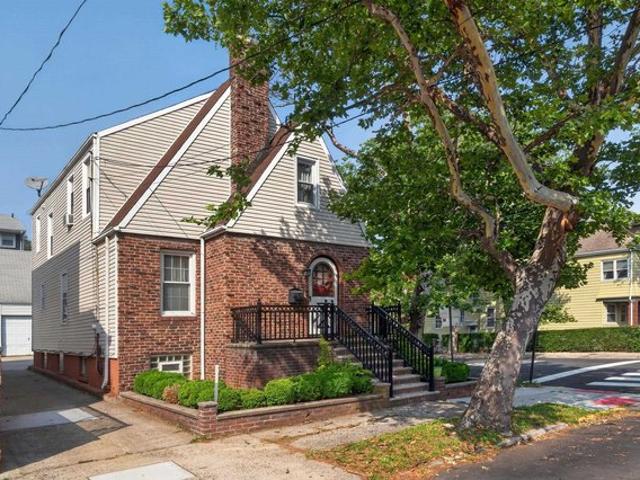 House for sale in Hudson, New Jersey