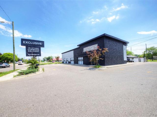 Commercial for sale in Lapeer