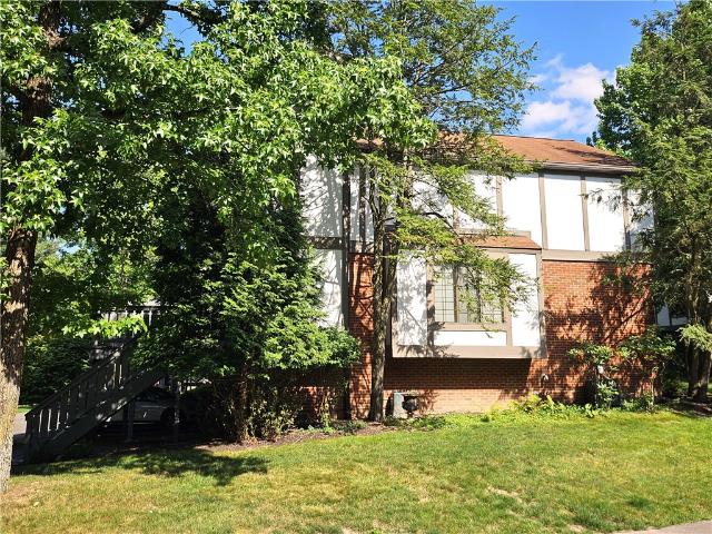 Townhouse for sale in Aleppo, Pennsylvania
