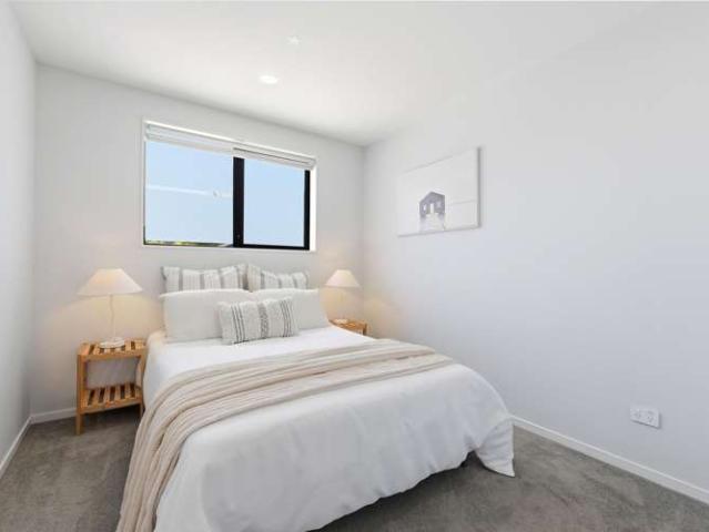 House for sale in Oratia