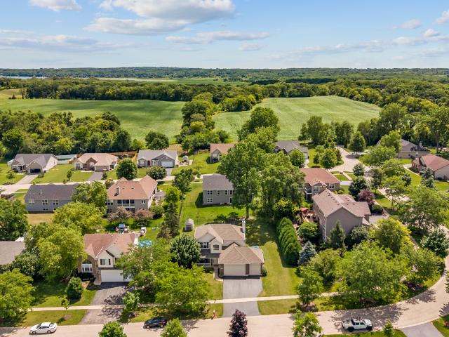 House for sale in Mchenry, Illinois
