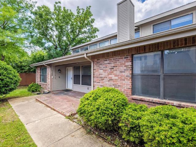 Townhouse for sale in Benbrook, Texas