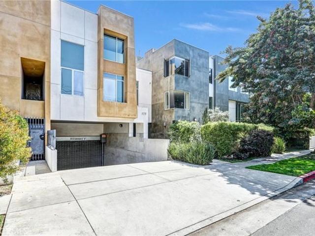 Condo for sale in Canoga Park, California