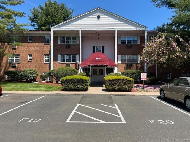 Condo for rent in Milford