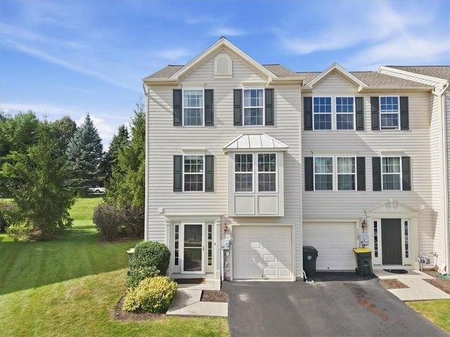 Townhouse for sale in Trexlertown, Upper Macungie Township