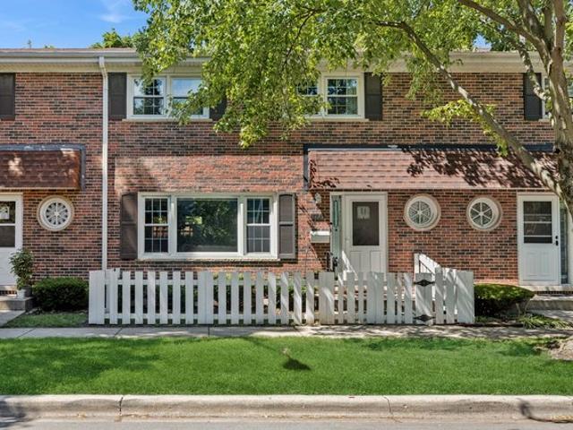 Townhouse for sale in Oak Park, Illinois