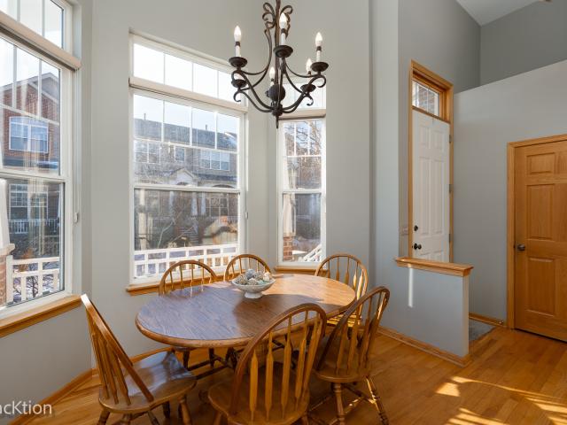 Townhouse for sale in Lisle, Illinois