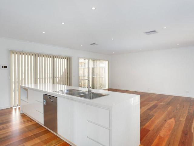 Townhouse for rent in Cheltenham, Melbourne