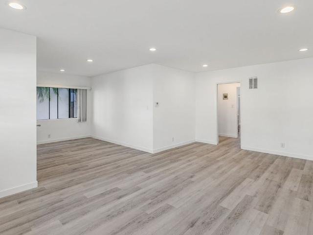 Apartment for rent in Canoga Park, California