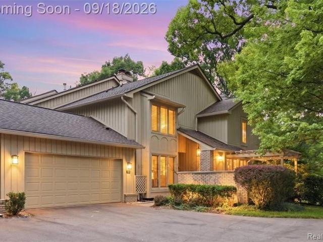 Condo for sale in Bloomfield Hills, Michigan