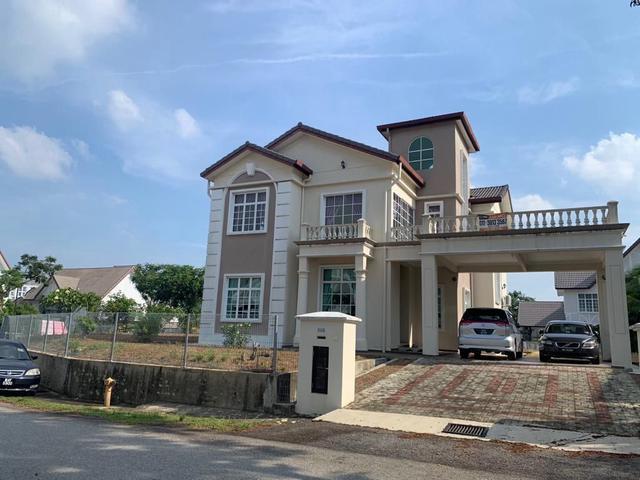 Bungalow for sale in Malaka