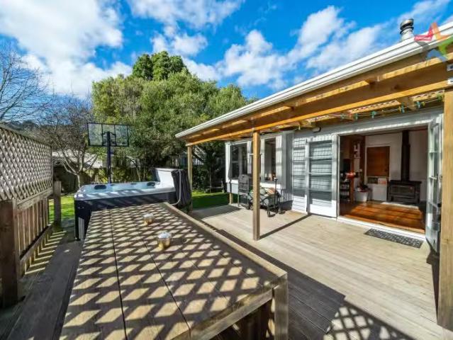 House for sale in Days Bay, Wellington
