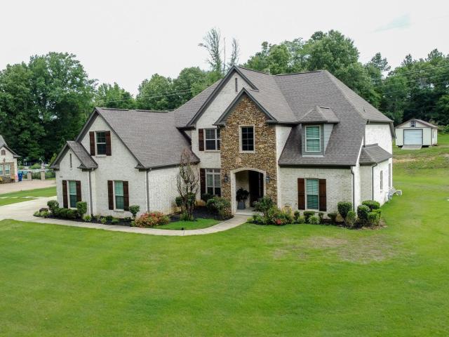 House for sale in Nesbit, Mississippi