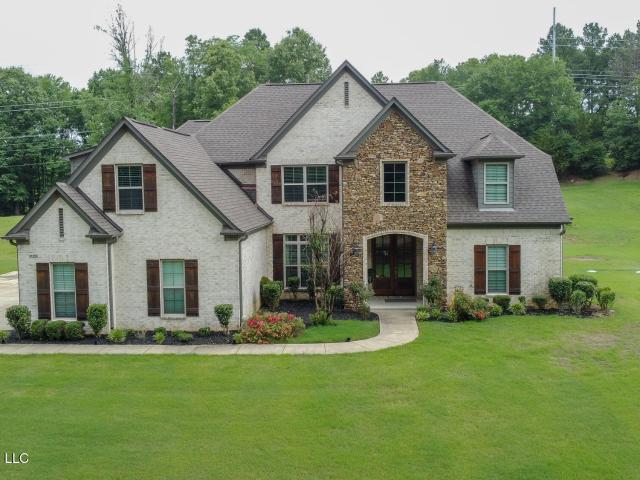 House for sale in Nesbit, Mississippi