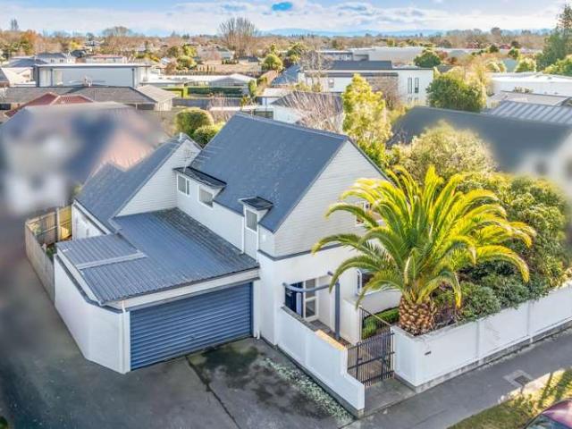 House for sale in Chaslands, Canterbury