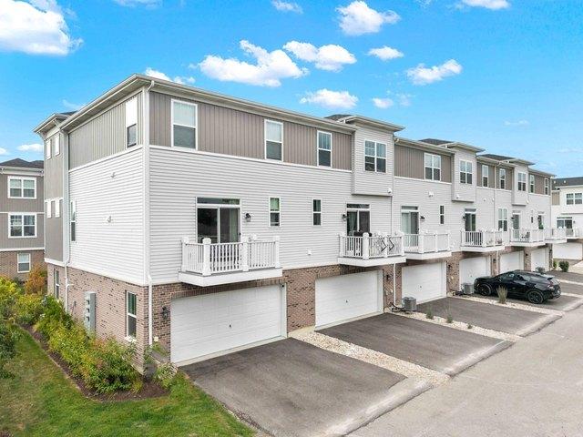 Townhouse for sale in Des Plaines, Illinois