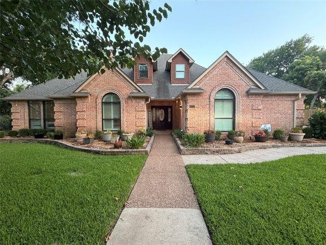 House for sale in Benbrook, Texas