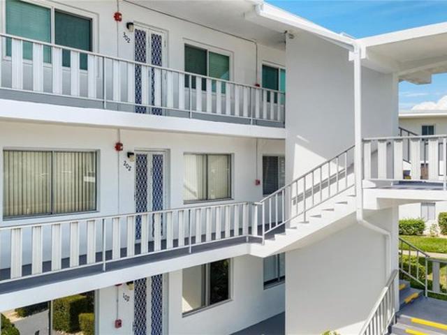 Condo for sale in Seminole, Florida