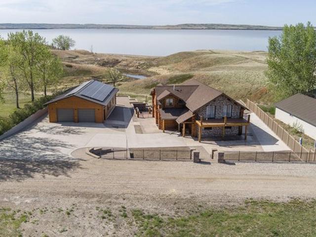 House for sale in Ray, North Dakota