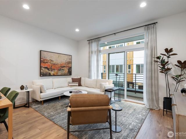 Condo for sale in Executive Plaza, Bellevue