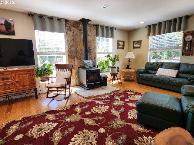 House for sale in Port Orford