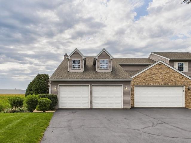 Townhouse for sale in Mchenry, Illinois