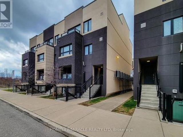 Townhouse for rent in Burlington, Ontario