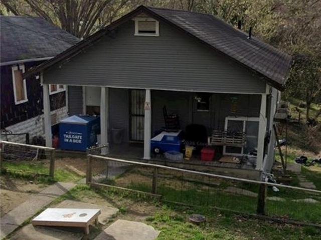 House for sale in Charleston, West Virginia