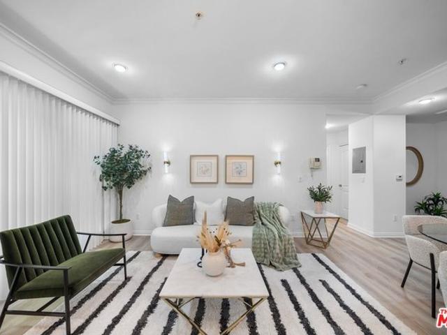Condo for sale in Canoga Park, California