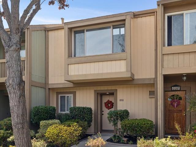 Townhouse for sale in Alameda, California