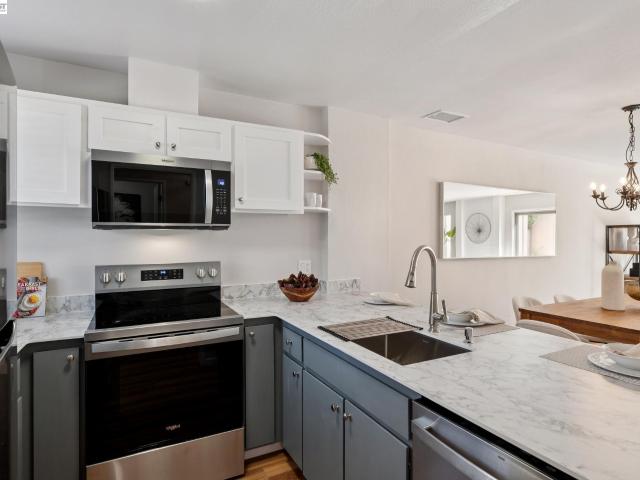Townhouse for sale in Alameda, California