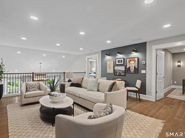 Townhouse for sale in Oxford, Connecticut