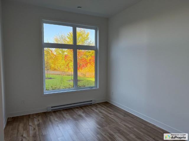 Apartment for rent in Candiac, Montérégie