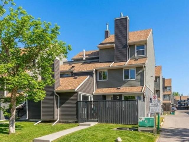 Townhouse for sale in Northwest, Alberta