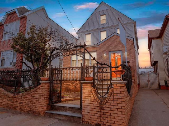 Townhouse for sale in Brooklyn