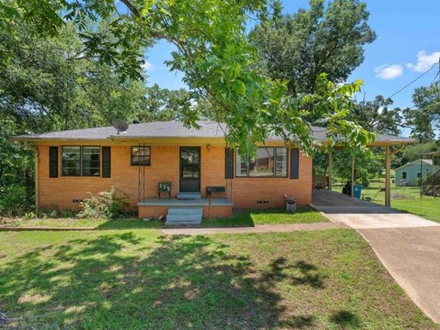 House for sale in Henderson, Texas