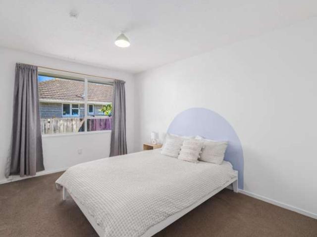 House for sale in Chaslands, Canterbury