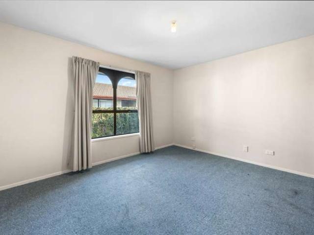 House for sale in Chaslands, Canterbury