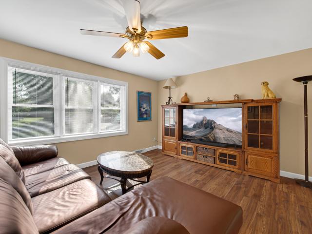 House for sale in Mchenry, Illinois
