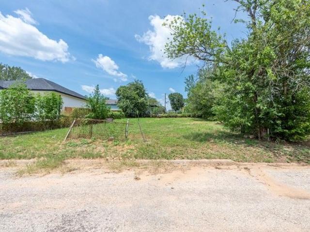 Land for sale in Luling, Texas
