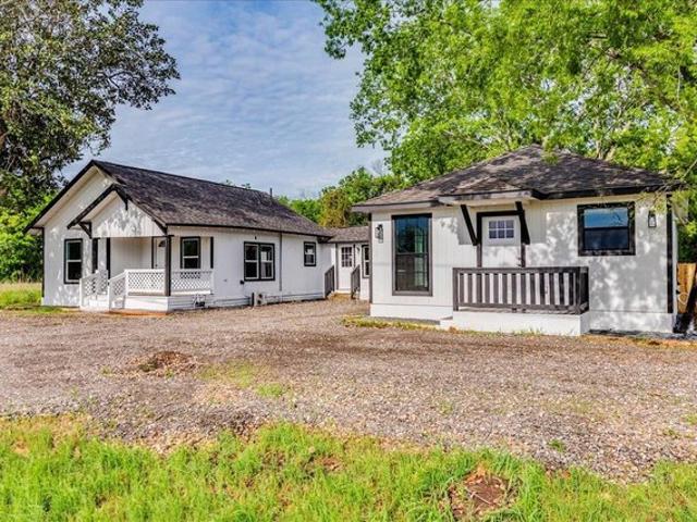 House for sale in Smithville, Texas