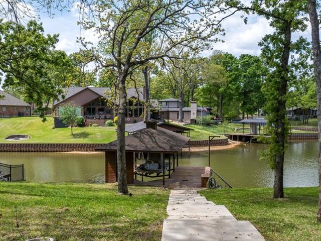 House for sale in Henderson, Texas