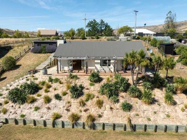 House for sale in Otakou