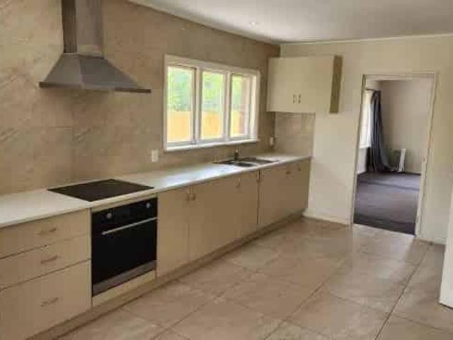 House for rent in Chaslands, Canterbury