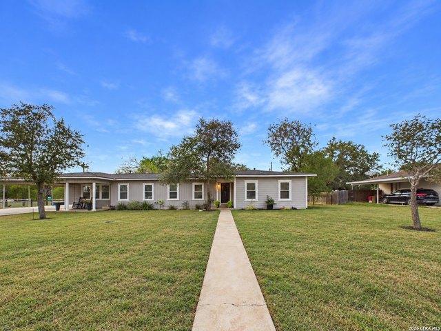 House for sale in Poth, Wilson County