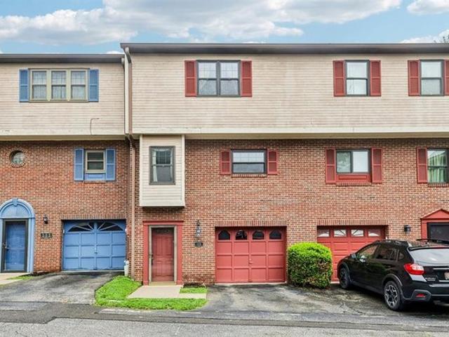 Townhouse for sale in Pittsburg, Pennsylvania
