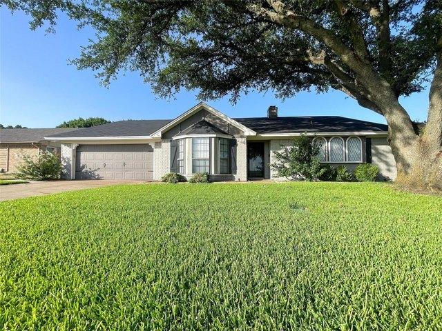 House for sale in Benbrook, Texas
